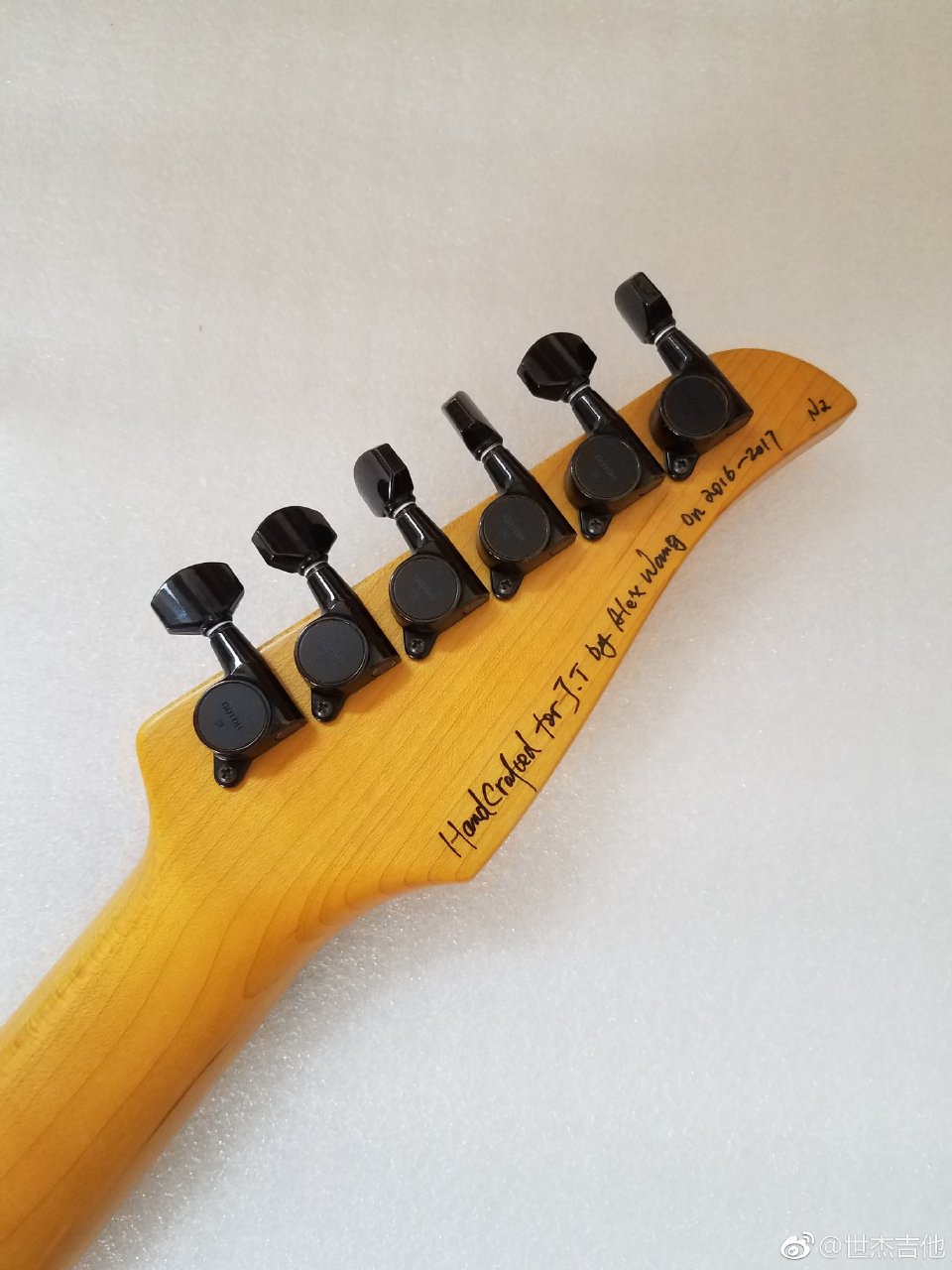 Background of Shijie Guitar LEEN MUSIC SHOP